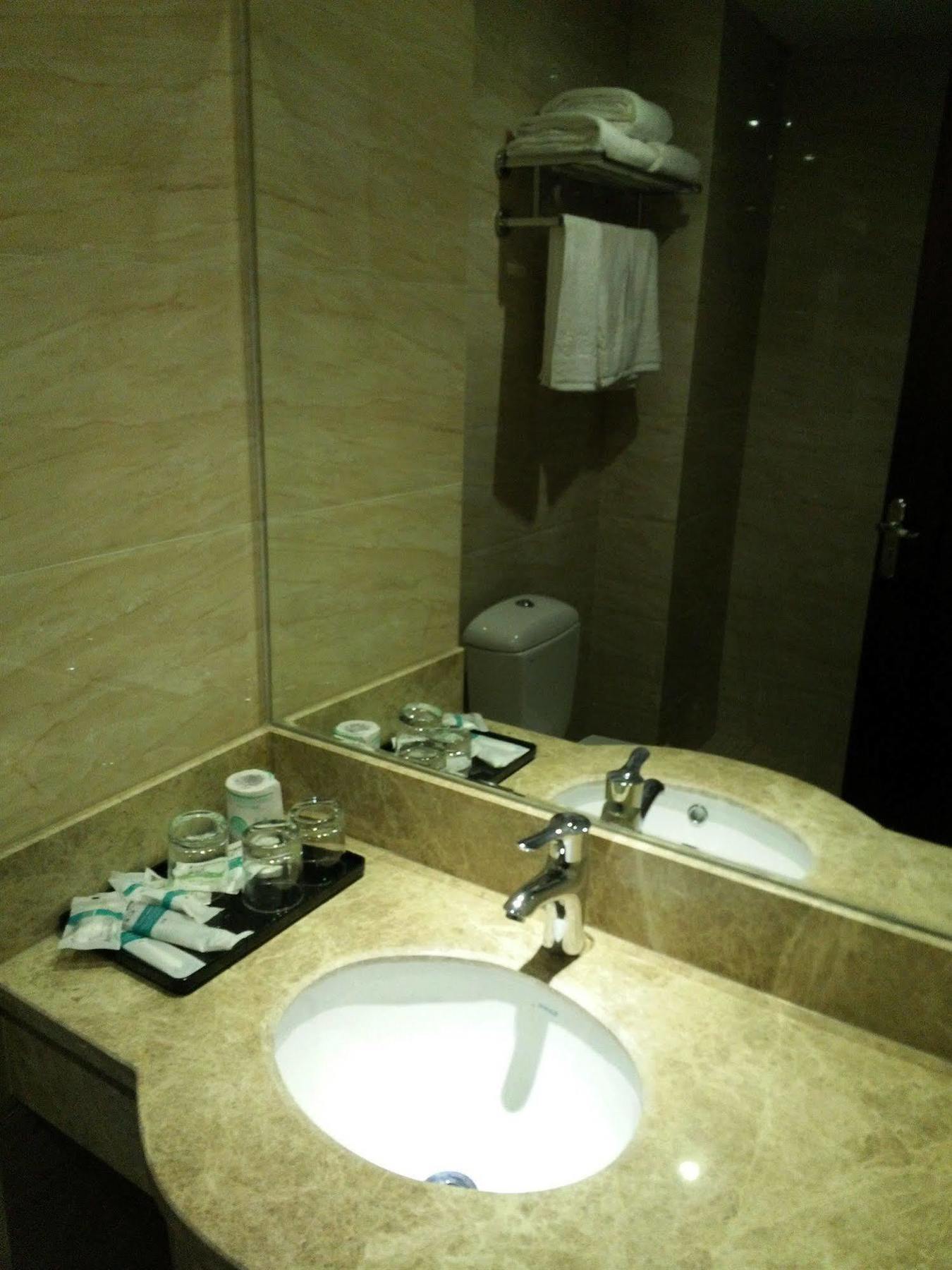 Chengdu Airport Ruijia Hotel ภายนอก รูปภาพ